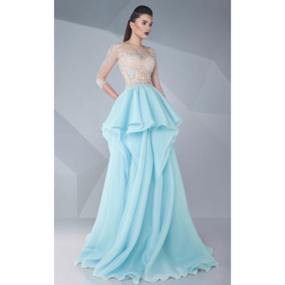 Worn only once for a wedding, like new condition.